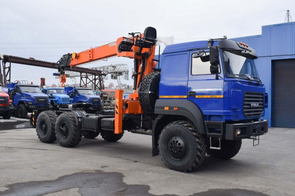 СЕДЕЛЬНЫЙ ТЯГАЧ Урал-М 4320-4972 бескапотный c КМУ HANGIL HGC 976