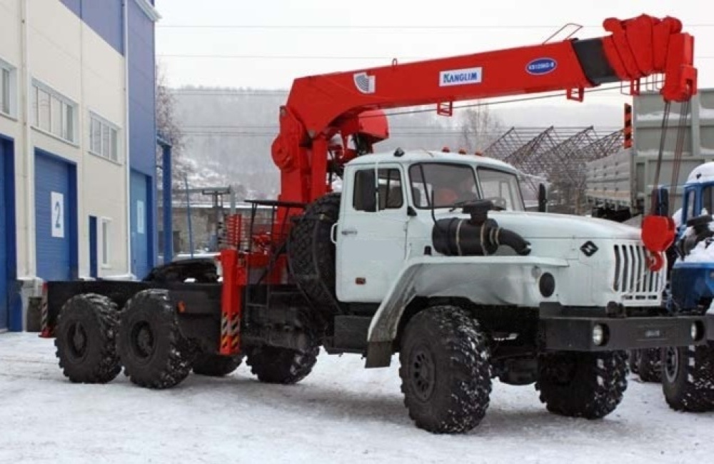 Седельный тягач Урал-М 4320-19** кабина 4320 капотный c КМУ Kanglim KS 1256 GII