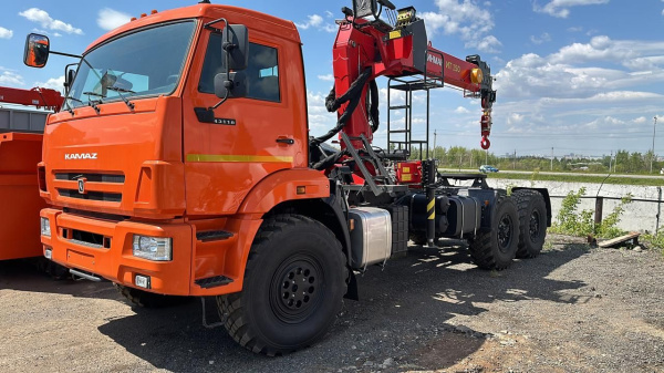 СЕДЕЛЬНЫЙ ТЯГАЧ КАМАЗ-43118 С КМУ ИНМАН ИТ-150