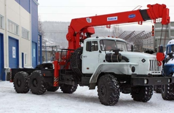 Седельный тягач Урал-М 4320-19** кабина 4320 капотный c КМУ Kanglim KS 1256 GII