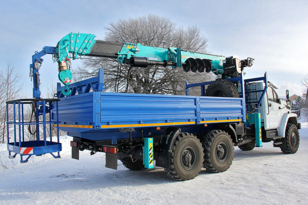 Бортовой Урал Next 4320 c КМУ HYUNDAI EVERDIGM (HKTC) HLC-8027 под бур