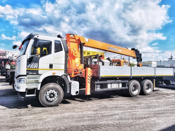 Бортовой FAW CA3250 С КМУ Hangil HGC 1235