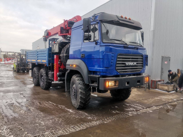 Бортовой Урал-М 4320-4972 бескапотный c КМУ HORYONG HRS 206
