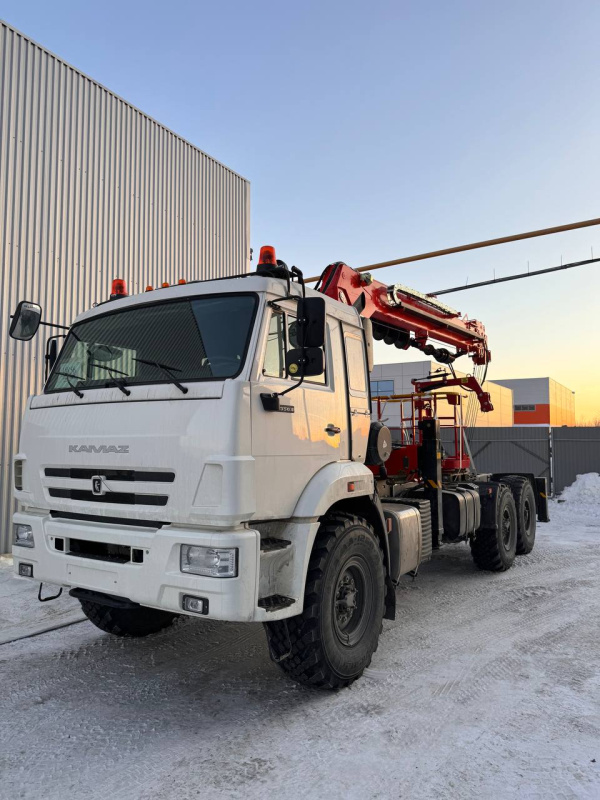 АВТОМОБИЛЬ СЕДЕЛЬНЫЙ ТЯГАЧ КАМАЗ 43118 С КМУ KANGLIM 2056 С БУРОВЫМ ОБОРУДОВАНИЕМ